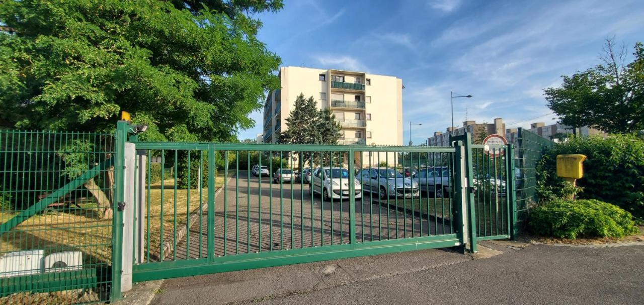 Studio Rdc Calme Avec Parking Ferme Pres Autoroute Et Tram C مُلووز المظهر الخارجي الصورة